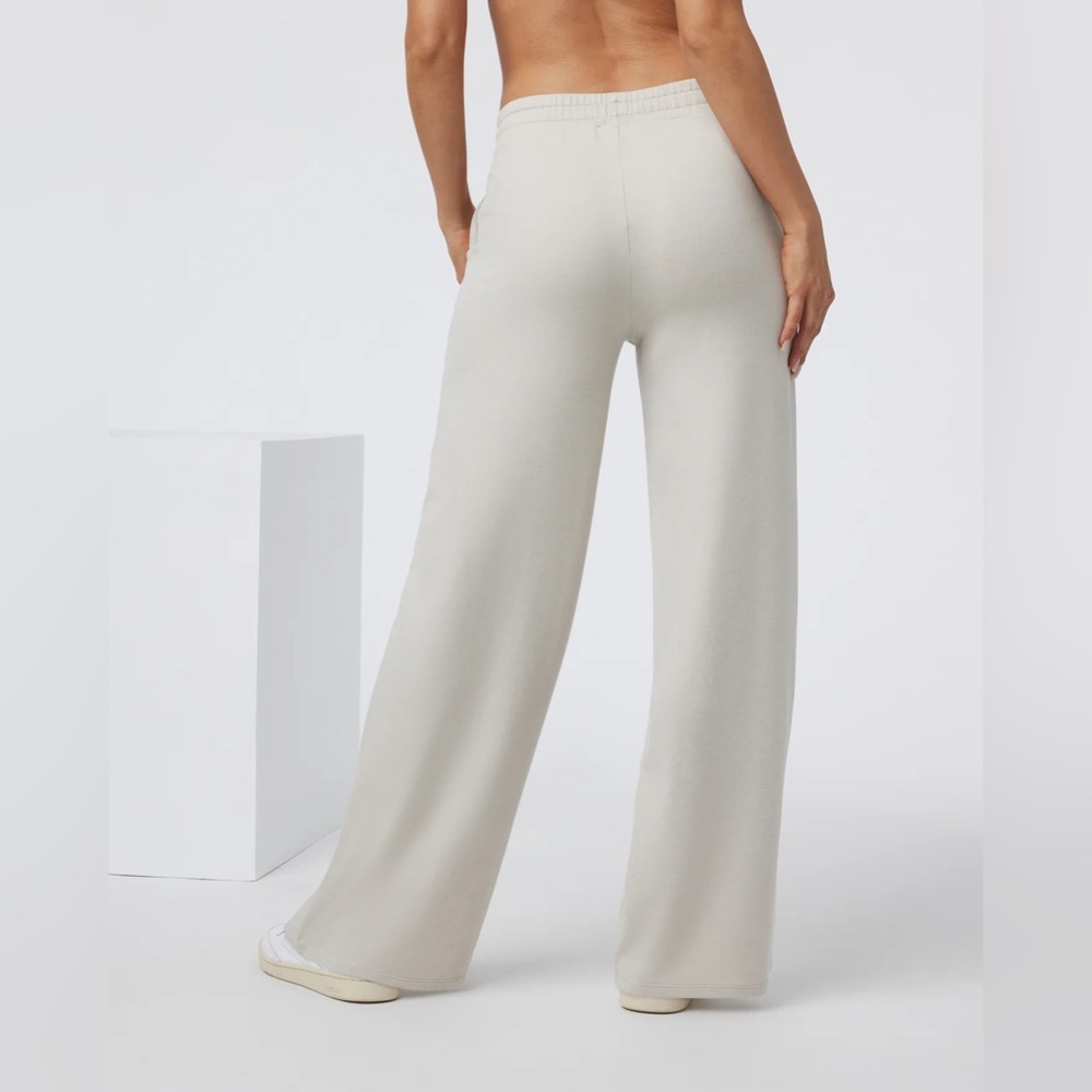 Vuori Halo Essential Wideleg Pant -Ecru Heather - S - Picture 2 of 7